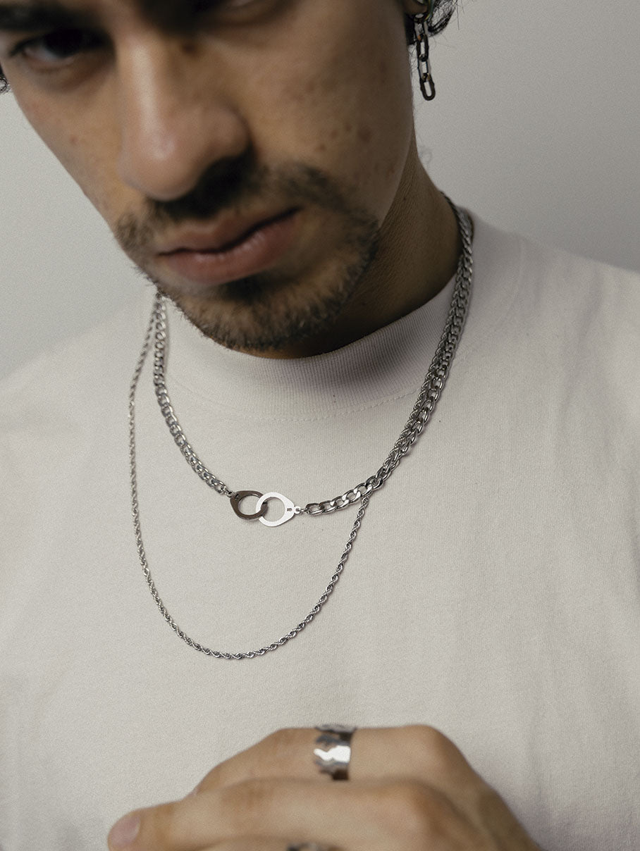 collar corto esposas hombre plateado