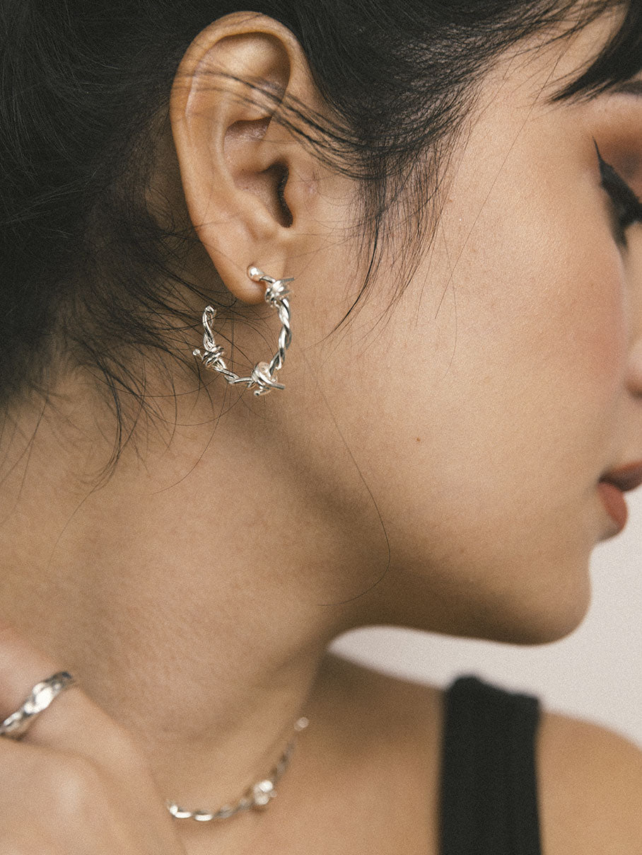 Mini earrings with spikes