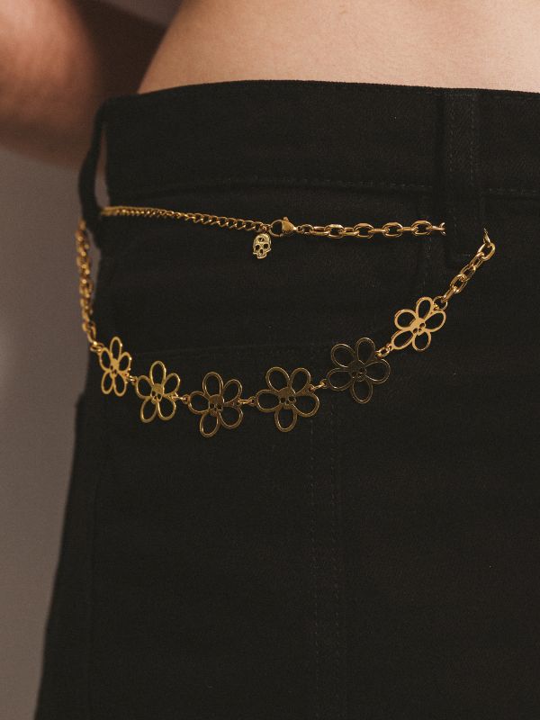 choker, collar flores y calaveras