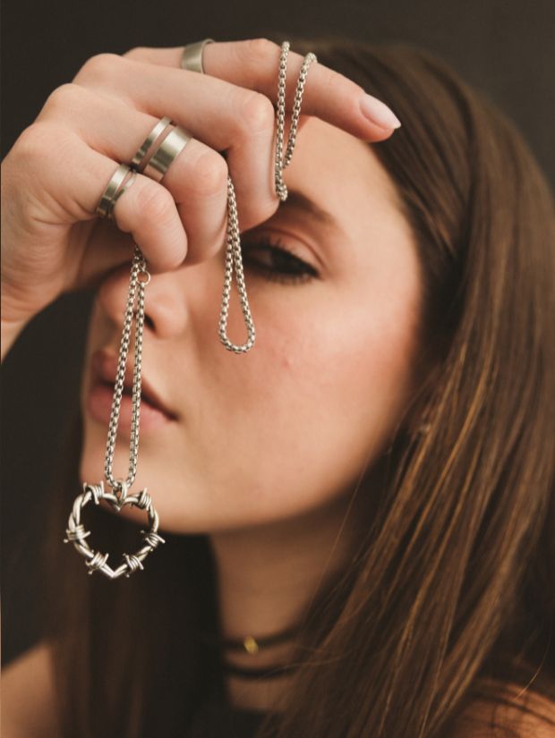 COLLAR CORAZÓN + ANILLO PÚAS