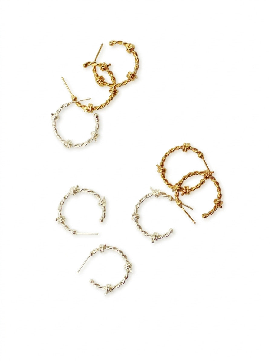 Mini earrings with spikes